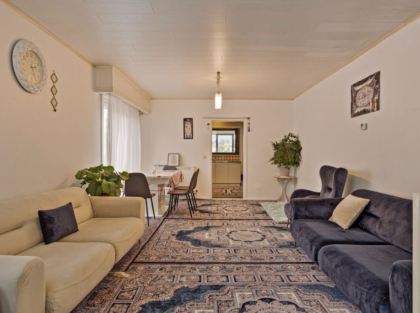 Deze woning is gunstig, centraal en toch rustig gelegen te Winkelomheide, op wandelafstand van lokale voorzieningen, en met een vlotte verbinding naar