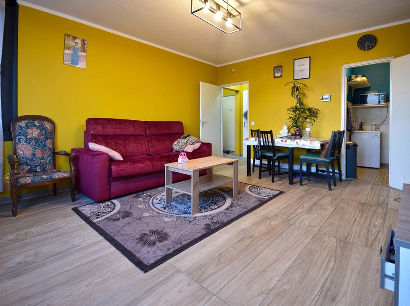 TRIOR Jette vous propose ce lumineux appartement avec parc privatif de l&#039;immeuble. L&#039;appartement est composé comme suit: hall d&#039;entrée,  séjour et cui