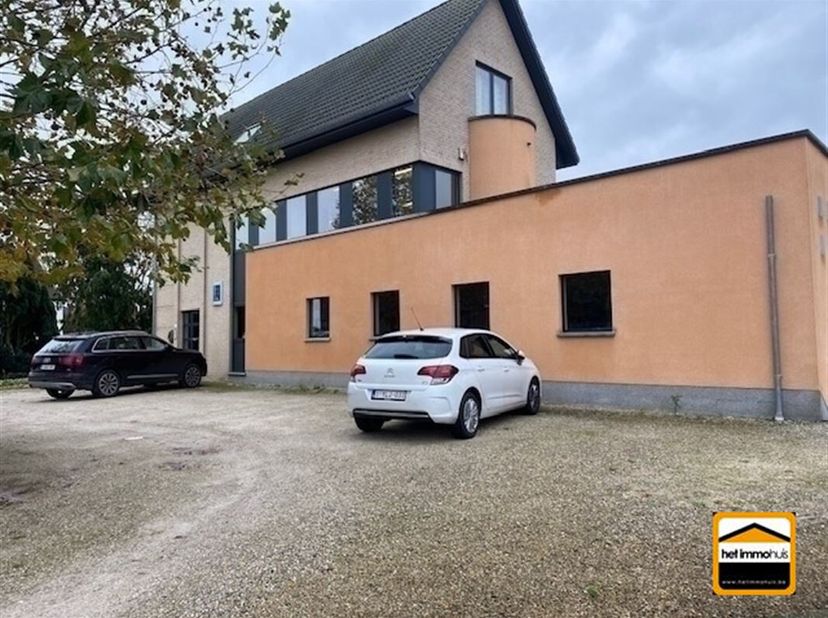 Gemengd gebouw met vele mogelijkheden nabij het centrum van Borgloon&lt;br /&gt;
Dit gemengd gebouw treffen we aan in Borgloon, gelegen nabij de verbindings