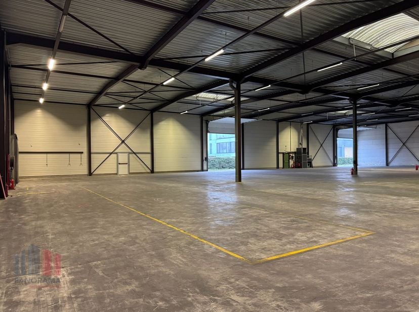 Bien professionnel à louer
                    à 3800 Sint-Truiden
