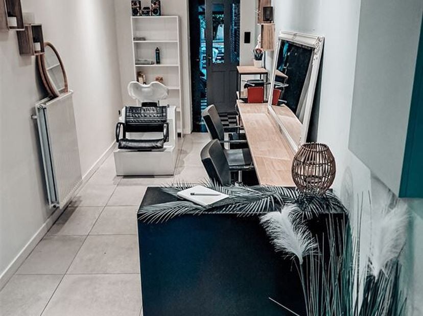 Smaakvol ingerichte handelsruimte in hartje Kerkhoven!&lt;br /&gt;
Ideaal voor een kapsalon, schoonheidssalon, nagelstudio,.. &lt;br /&gt;
HUURPRIJS INCL. NUTSVOO