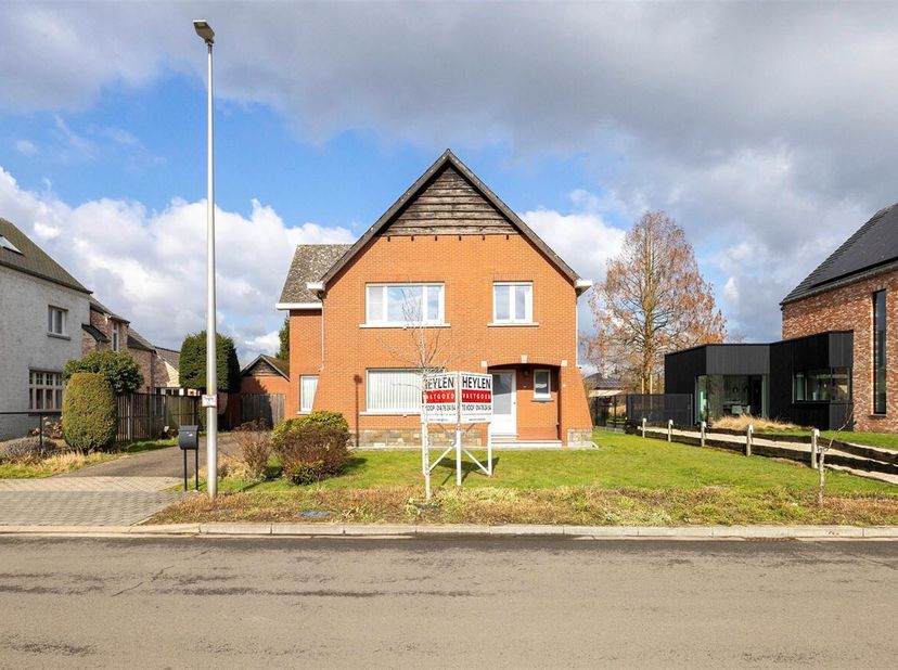 Te renoveren woning met potentieel gelegen op toplocatie &lt;br /&gt;
Op zoek naar een renovatieproject met veel potentieel? Deze open bebouwing biedt tallo
