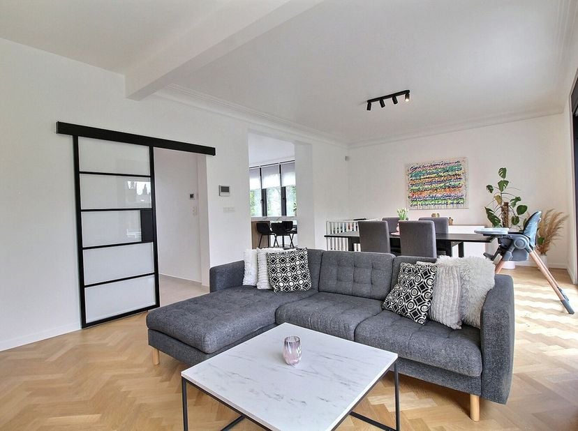 CONTACT: Quentin 0473 83 59 95 - quentin@bytheway.be - By The Way presenteert deze prachtige 3-gevel woning volledig gerenoveerd in 2021 van ±236, dic