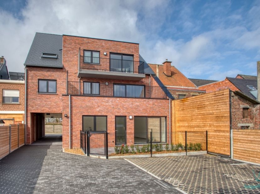 Centraal gelegen energiezuinig appartement in het centrum van Munkzwalm gelegen nabij het station. Dit appartement maakt deel uit van een kleinschalig