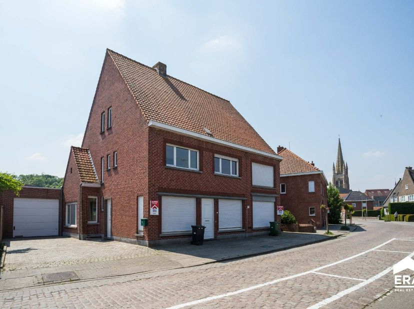 [[ DIT PAND NEEMT DEEL AAN DE ERA OPEN HUIZEN DAG OP 14/6 VAN 9:30 TOT 10:30 ]] Opbrengsteigendom te koop in Boezinge Over de woning Deze opbrengsteig