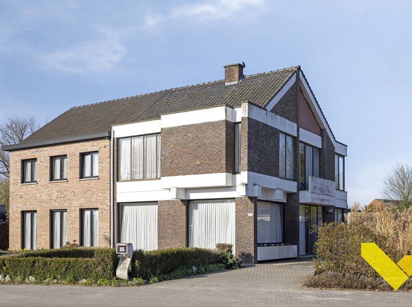 Bent u op zoek naar een woning met karakter én potentieel?&lt;br /&gt;
Deze charmante halfopen bebouwing, gebouwd in 1968 was z&#039;n tijd ver vooruit en biedt