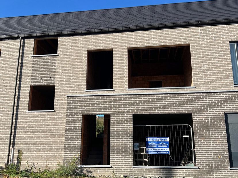 Maison neuve (2 façades) vendu en gros uvre couvert&lt;br /&gt;
Dans un tout nouveau lotissement, situé sur la commune de Courcelles, endroit à la fois calm