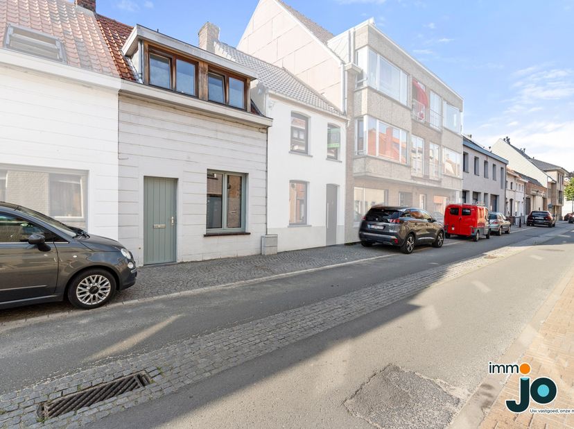 Vous êtes à la recherche d&#039;une maison confortable et prête à être louée dans un endroit de premier choix ? Dans le cœur animé d&#039;Oudenburg, nous vous p