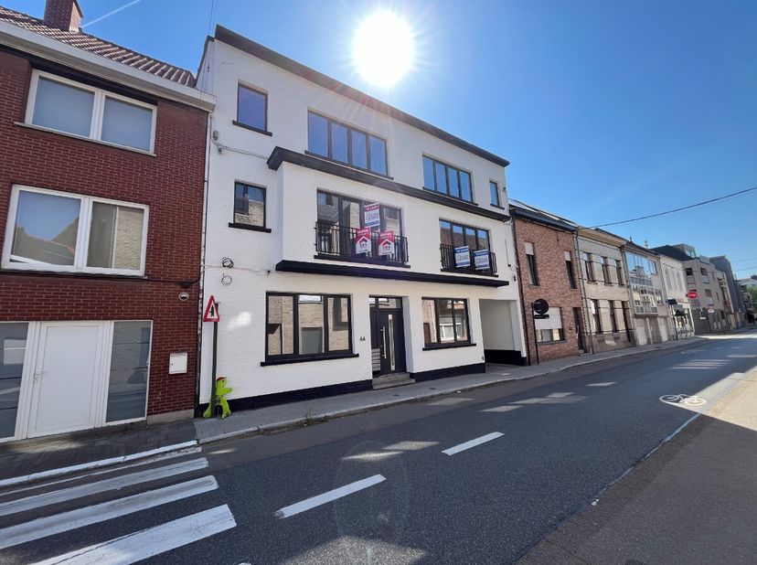 Appartement au rez-de-chaussée entièrement rénové, idéalement situé dans le centre de Wevelgem, à proximité des écoles, des commerces et des transport