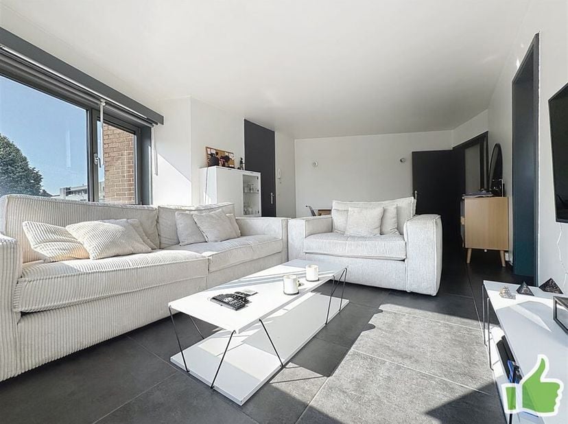 Appartement 1 chambre face au parc de Mouscron, proche du centre ville. &lt;br /&gt;
·Situé au 2 ème étage avec ascenseur. &lt;br /&gt;
·Rénové avec goût il y a 5