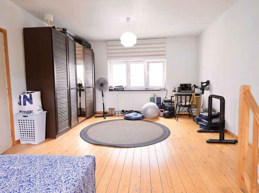 SAINT-JOSSE-TEN-NOODE - REF : 6816296 - Dans un quartier central à proximité de toutes les facilités, nous vous proposons ce duplex 1 chambre au derni
