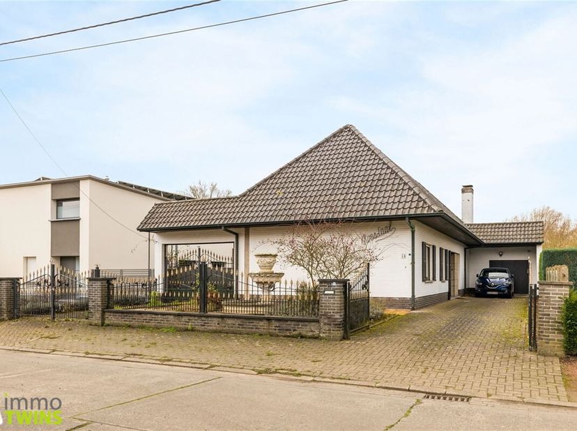 Vrijstaande woning op royaal perceel met 3 slpks.&lt;br /&gt;
Deze vrijstaande woning ligt op een groot perceel van maar liefst 1459 m² en biedt u verschill