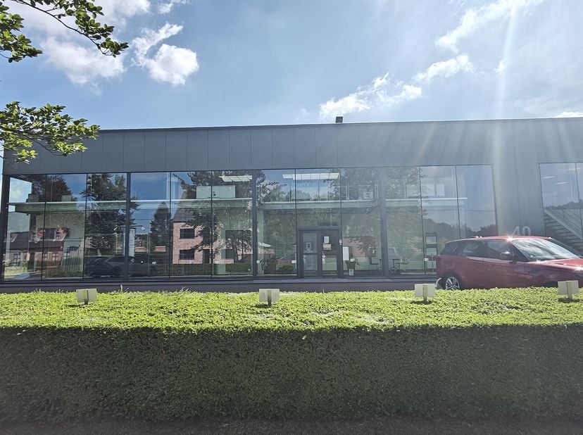 Bien professionnel à louer
                    à 2240 Zandhoven