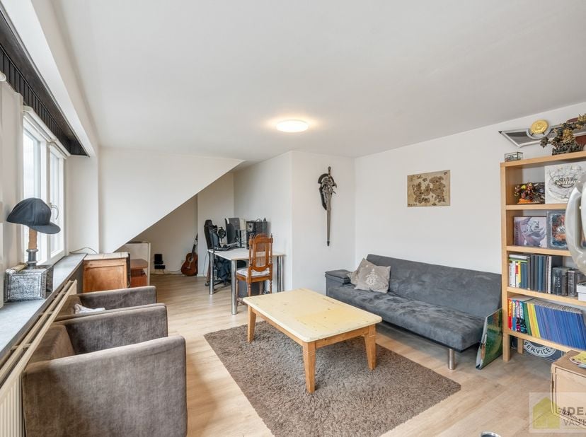 IDEALIS VASTGOED - APPARTEMENT PAL IN  HET CENTRUM VAN HAMONT! Dit appartement omvat 60m² netto bewoonbare oppervlakte en is voorzien van een lichtrij