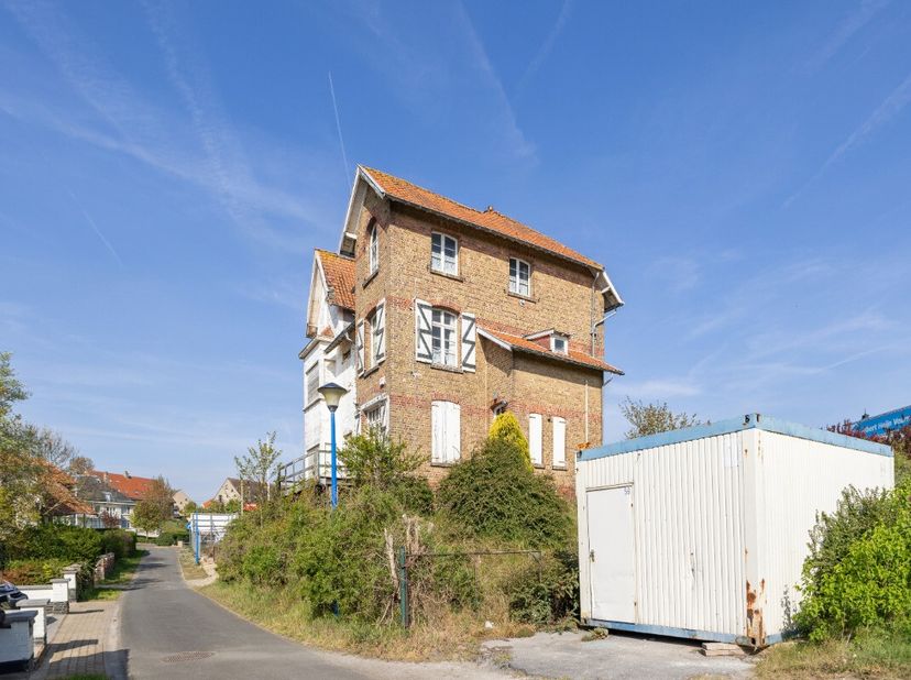 Koksijde : Cette villa authentique est située au calme à Koksijde-Bad. Proche de la plage, des magasins et des transports en commun, elle est pourtant