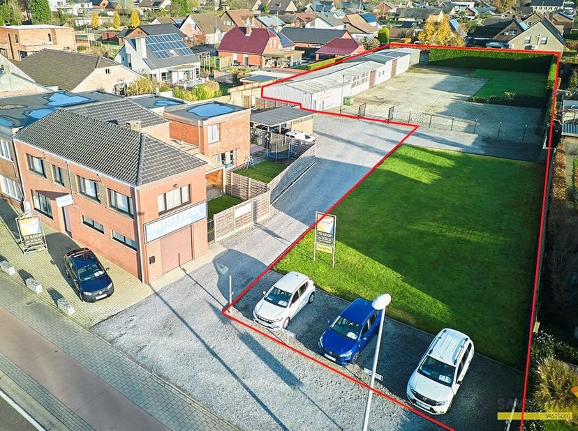 Terrain à bâtir pour développement ouvert avec terrain sous-jacent avec hangar !&lt;br /&gt;
Le hangar/garage/entrepôt a une surface utile totale d&#039;environ
