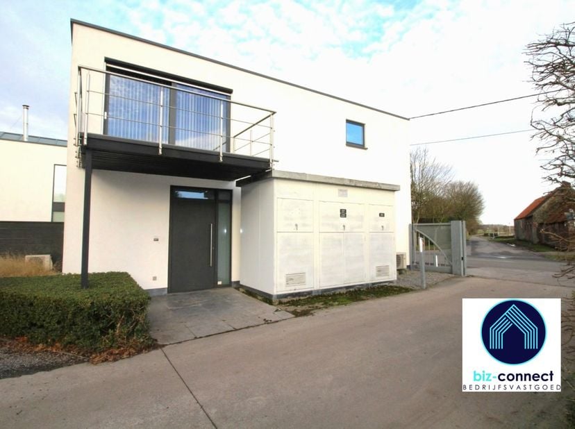 150m² compleet uitgeruste kantoor- of praktijkruimte op een rustige en vlot bereikbare ligging.&lt;br /&gt;
&lt;br /&gt;
Totaal vernieuwde kantoren, voorzien airc