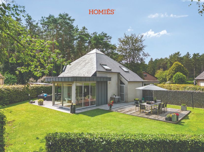 Graag stellen wij u deze instapklare villa voor, gelegen in een rustige straat in het groene Langdorp gelegen op een perceel van 7a82ca. Bij het betre