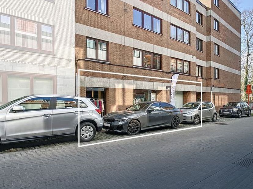 Vous êtes à la recherche d&#039;un espace commercial bien situé près du centre de Tervuren ? Nous vous proposons l&#039;espace commercial suivant d&#039;une superfic