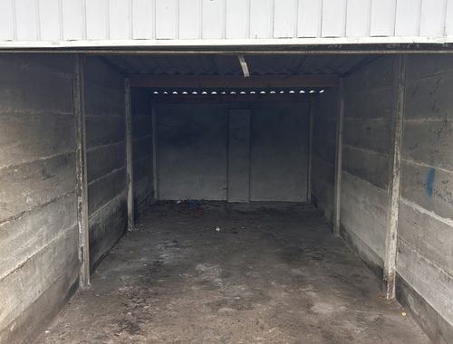                                         Box à vendre à Wetteren, € 24.000
