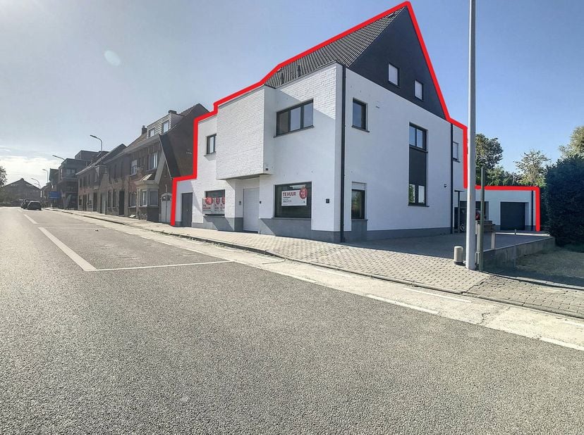 2 appartements avec locaux commerciaux dans un emplacement idéal à Vichte. Cette propriété est très économe en énergie (pompe à chaleur) et dispose de
