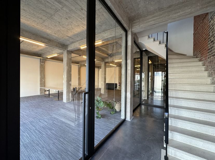 Loftkantoor in centrum Gent nabij Coupure.&lt;br /&gt;
161 m² loftkantoor met diensten op toplocatie op het gelijkvloers in gebouwencomplex.&lt;br /&gt;
Ligging: