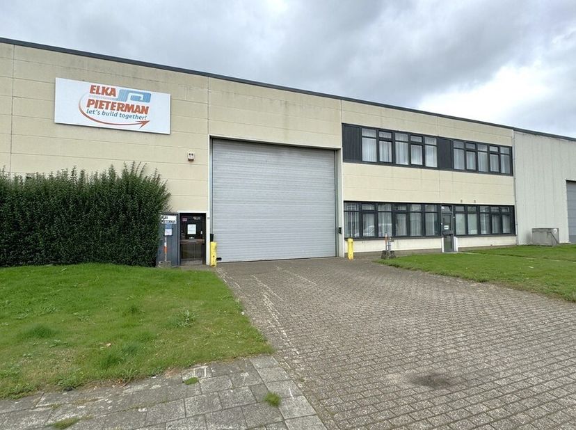 1000m² d&#039;entrepôt avec 300m² de bureaux&lt;br /&gt;
Emplacement : sortie E313 à 4km ; accès facile à la rocade d&#039;Anvers ; arrêt de bus à distance de marche&lt;