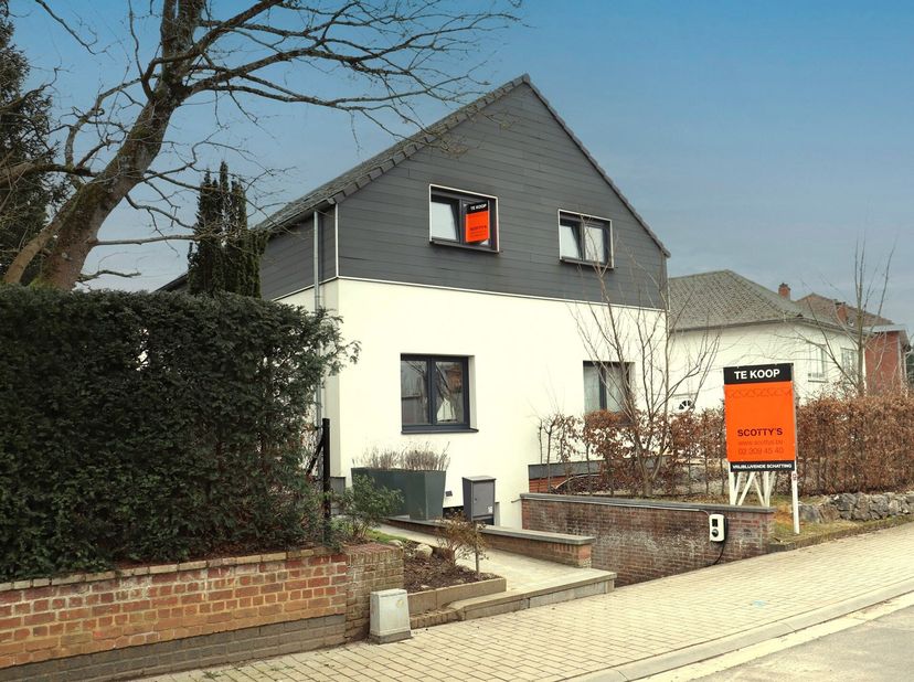 Scotty&#039;s aimerait vous présenter cette jolie maison dans une rue très calme à 7 minutes à pied de la gare de Rhode-Saint-Genèse avec trains vers Bxl (