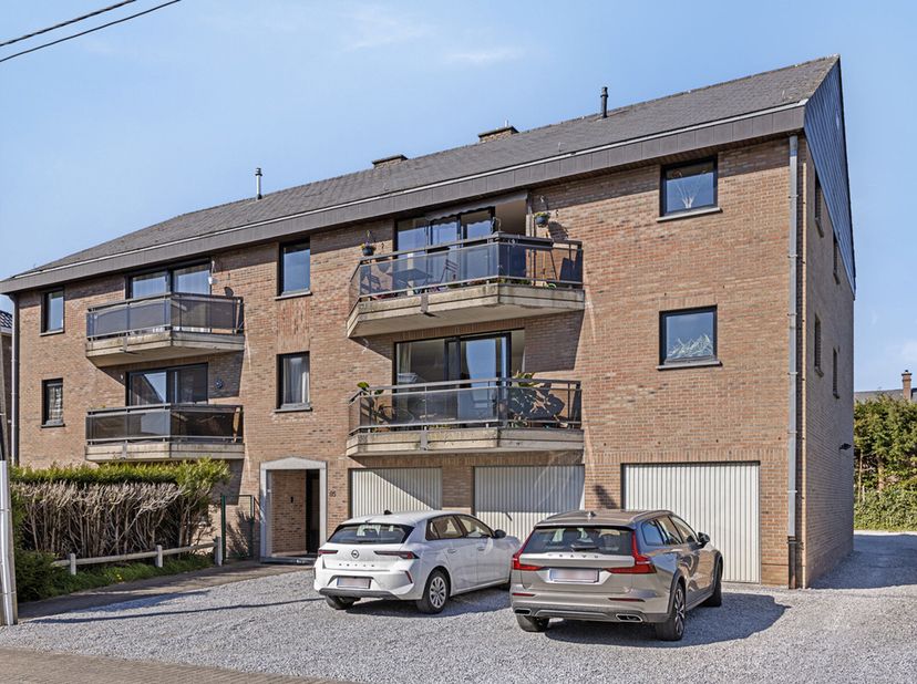 Appartement 3 chambres situé dans une petite copropriété idéalement située à Jezus-Eik, à proximité de la forêt de Soignes, des écoles, des transports