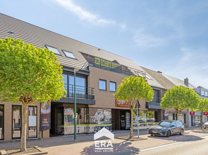 Dit moderne duplex appartement, gelegen in het hart van Meeuwen (Oudsbergen), biedt comfortabel en energiezuinig wonen op wandelafstand van winkels, s