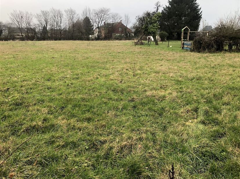 Visites réalisables sur rendez-vous 7J/7 au 0470/477.101&lt;br /&gt;
2 Superbes terrains à bâtir idéalement situés dans un environnement calme.&lt;br /&gt;
Lot 1: