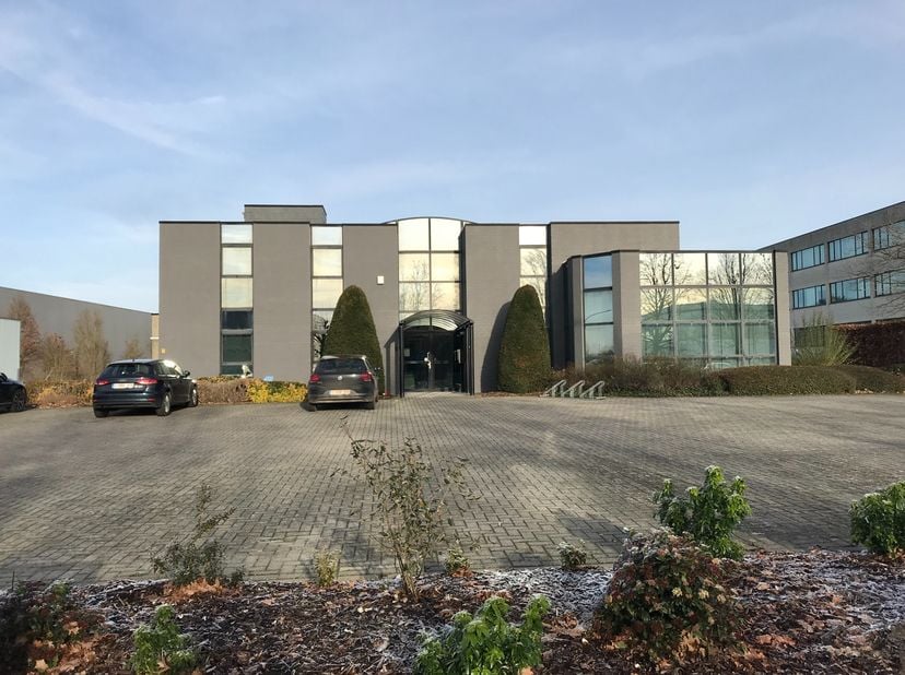 Our office building is located at the Research Park in Haasrode, near Louvain and only a stone&#039;s throw from the E40 Louvain-Liège. The Brabanthal bus