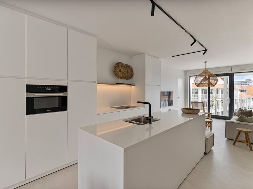 Ontdek dit recent opgeleverde nieuwbouwappartement op de 2e verdieping in residentie Duinenwaterhof. Een pareltje met oog voor detail en hoogwaardige
