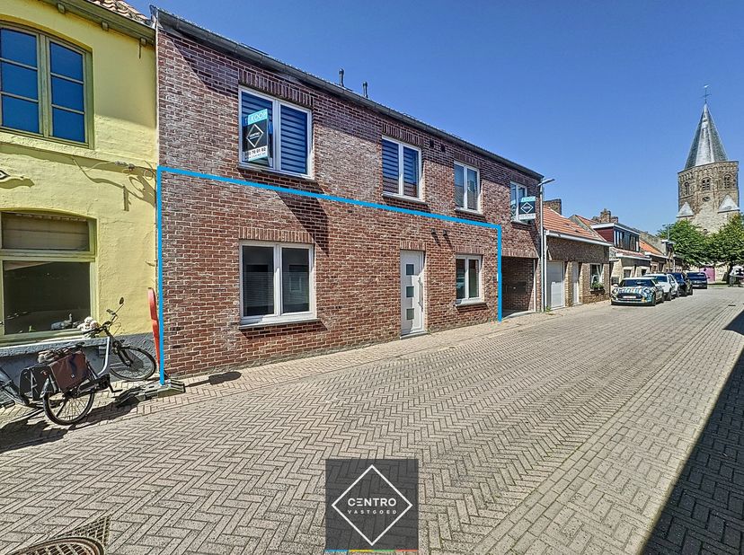 ENERGIEZUINIGE  (°2015) GELIJKVLOERS woning in het HARTJE van Zuienkerke, met DUBBELE garage + bovenliggende ruimte (100m2) (met alle voorzieningen)!&lt;