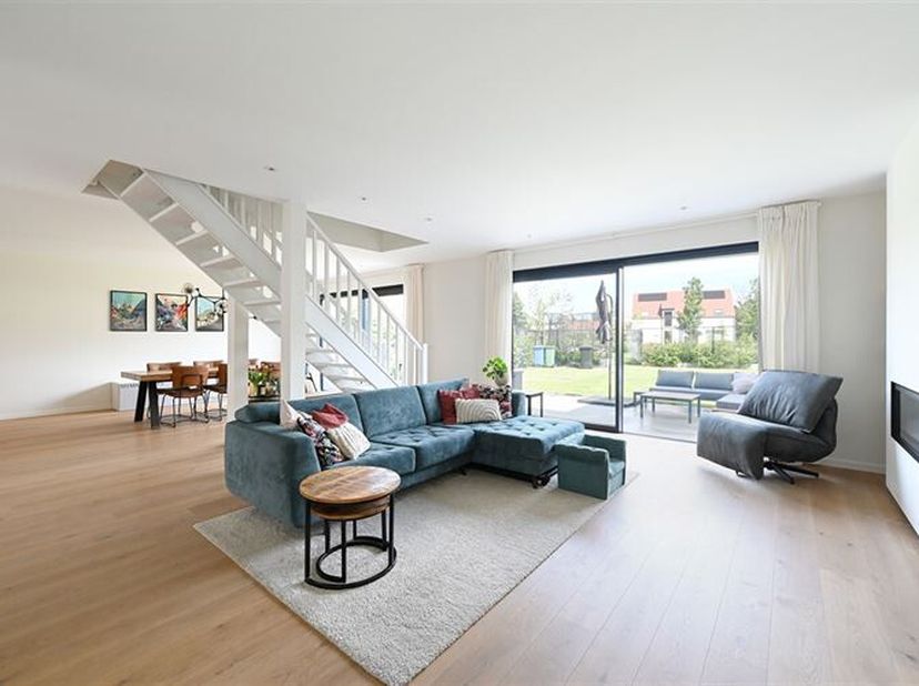 - Detailbeschrijving van de woning en meer info kan u terugvinden op onze website www.koosi.be -&lt;br /&gt;
In het centrum van Berendrecht vlakbij het Reig