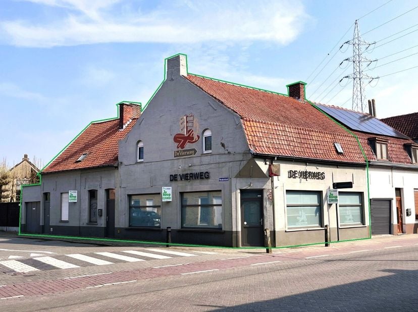 Dit pand biedt de mogelijkheid om als bruine kroeg, of een tof  drank- en  eet-etablissement (met leuk binnenterras) terug in ere gesteld te worden.