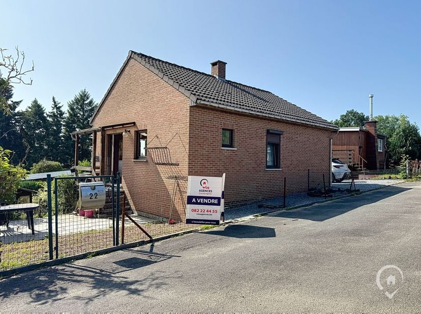 Vos Agences Condrogest Dinant vous propose cette maison d&#039;habitation située à Hastière, dans un domaine résidentiel en zone de loisirs. Elle bénéficie