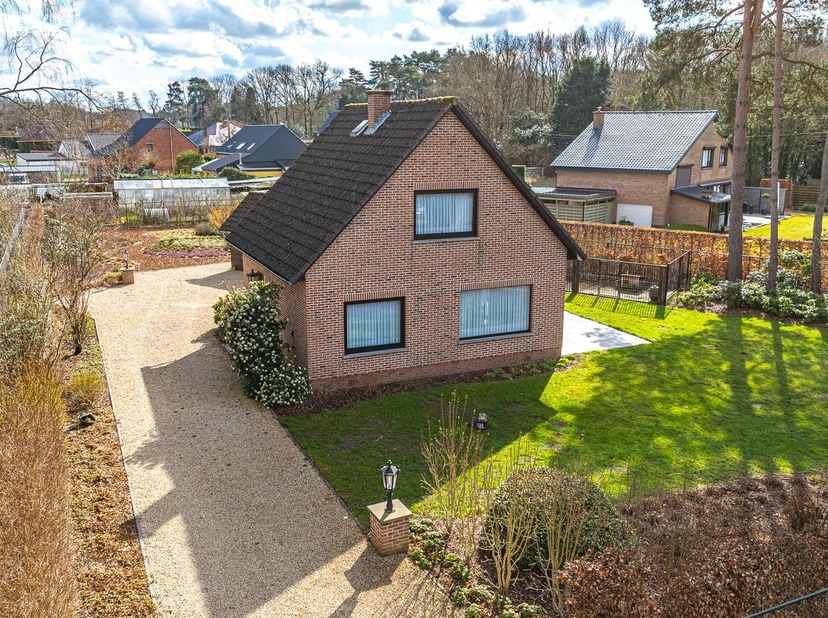 Goed onderhouden woning, gelegen in recreatiegebied.