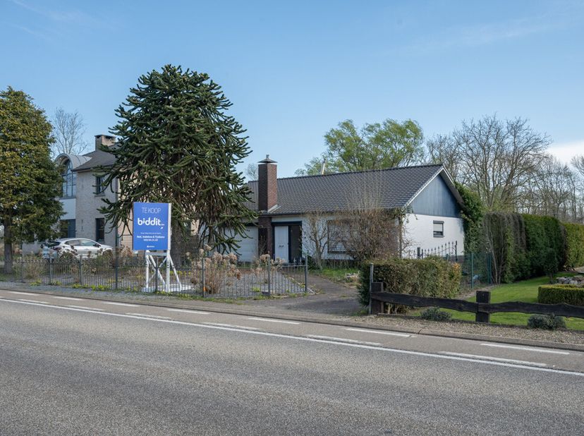 TE RENOVEREN WONING &lt;br /&gt;
 &lt;br /&gt;
Te renoveren vrijstaande woning op een perceel van 10a gelegen in woongebied met landelijk karakter.  &lt;br /&gt;
2 slaa