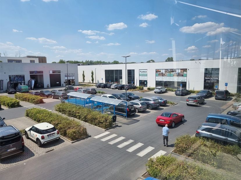 Bien professionnel à vendre
                    à 2235 Westmeerbeek