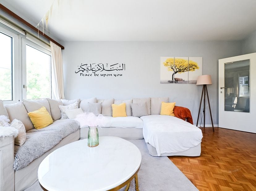 !! Exclusivité Pulse Property !! Dans une copropriété à faibles charges - Lumineux appartement 2 chambres de +/- 85m² avec terrasse - Le bien se compo