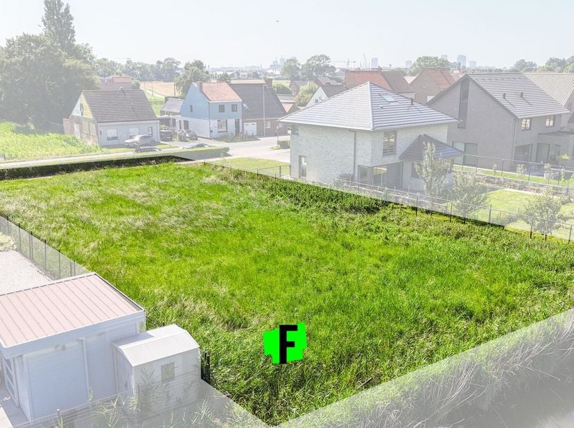 Bent u op zoek naar de perfecte locatie voor uw droomwoning? Dit bouwperceel op de Sluizenstraat 139 te Bredene biedt u een unieke kans om uw visie we