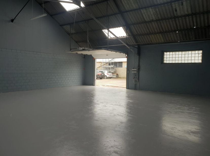 Frontière VILVOORDE / ZEMST : Entrepôt de stockage ou atelier de travail à louer&lt;br /&gt;
 À la frontière avec Vilvoorde - 8 minutes du Makro de Machelen