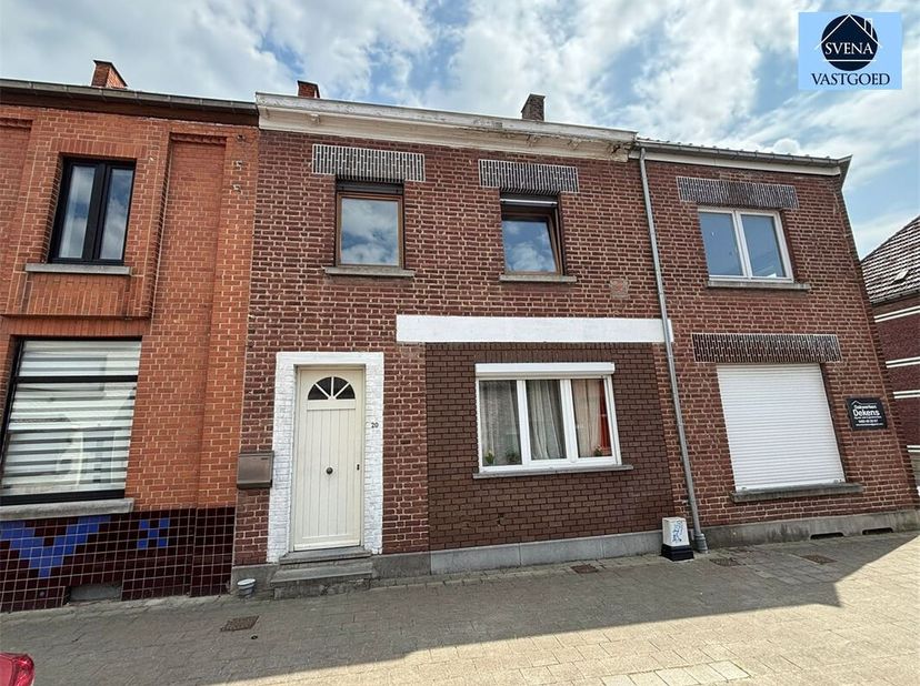 MAISON DE 5 CHAMBRES AVEC JARDIN DE VILLE.&lt;br /&gt;
Prix indicatif : 225 000 euros&lt;br /&gt;
Maison idéale pour les jeunes.&lt;br /&gt;
Au rez-de-chaussée : hall d