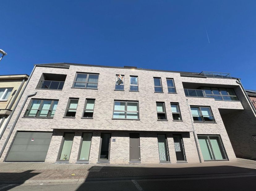 Bekijk het virtueel bezoek via http://www.living-stone.be en plan jouw bezoek in.&lt;br /&gt;
Dit appartement is gelegen in Idegem vlakbij het recreatiedome