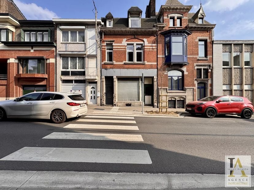 Idéalement située dans le centre de Chênée, à proximité directe de toutes les commodités (commerces, écoles, administrations, axes autoroutiers, trans