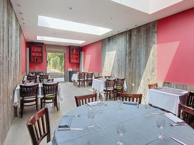 Immodussart a le plaisir de vous présenter ce charmant établissement horeca bien établi au cur de Wavre, un charmant restaurant italien bénéficiant d&#039;