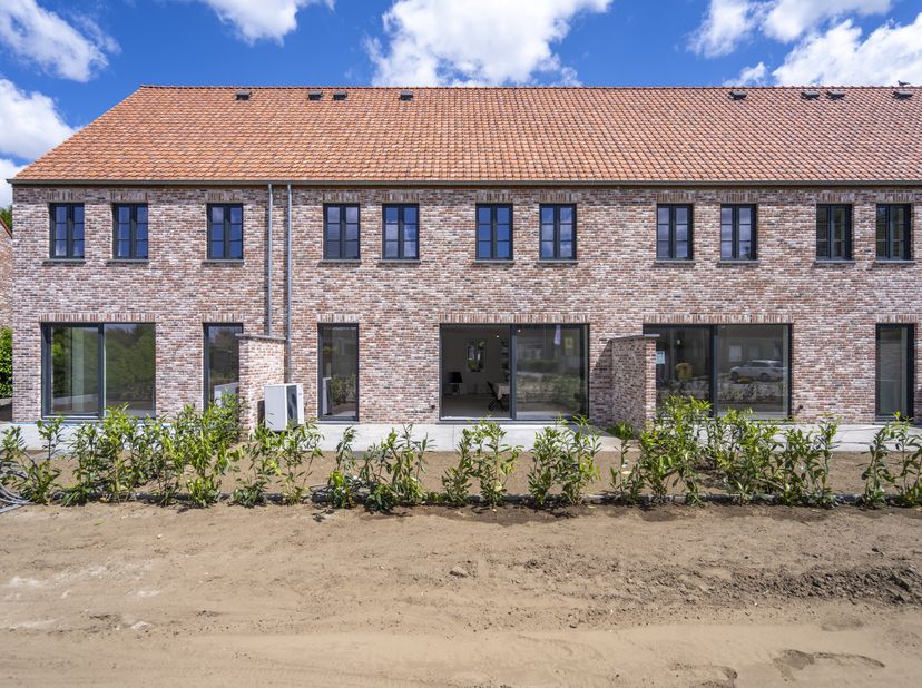 Kom deze woning ontdekken tijdens de Pre-sale op donderdag 19/06 tussen 17u en 18u30, enkel op afspraak.&lt;br /&gt;
Deze gesloten afgewerkte nieuwbouwwonin