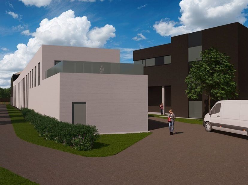8161m² vernieuwbouw loods met 4 laadkades en 1000m² nieuwbouw kantoren&lt;br /&gt;
Loods vanaf 4080m² mogelijk&lt;br /&gt;
Ligging: op bedrijventerrein aan de voo