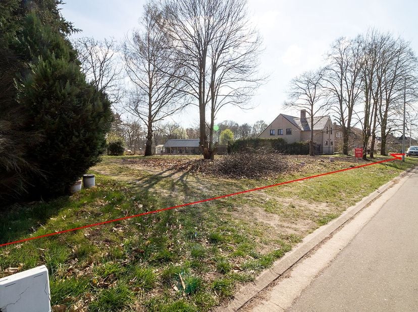 PERCEEL BOUWGROND &lt;br /&gt;
 &lt;br /&gt;
Mooi ruim en rustig gelegen perceel bouwgrond voor open bebouwing te Herk-de-Stad (deelgemeente Berbroek), 8a 26ca (l